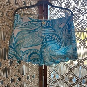 Lilly Pulitzer Buttercup scalloped-hem shorts in a blue and white wave pattern